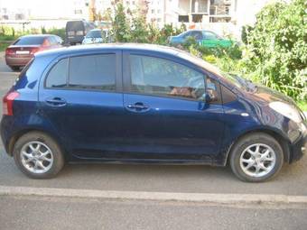 2005 Toyota Vitz Photos