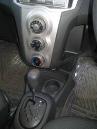 2005 Toyota Vitz Pictures