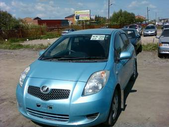 2005 Toyota Vitz Photos