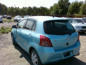 2005 Toyota Vitz Photos