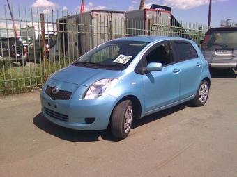 2005 Toyota Vitz Photos