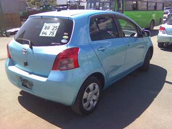 2005 Toyota Vitz Photos