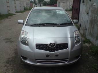 2005 Toyota Vitz Photos