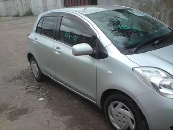 2005 Toyota Vitz Photos