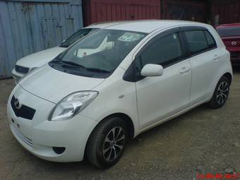 2005 Toyota Vitz Photos