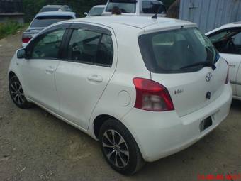 2005 Toyota Vitz Photos