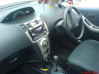 2005 Toyota Vitz Pictures