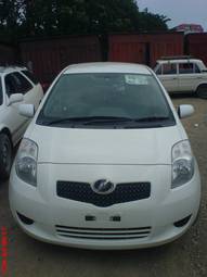 2005 Toyota Vitz Photos