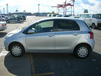 2005 Toyota Vitz Pics