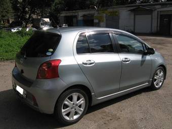 2005 Toyota Vitz Photos