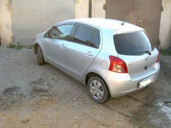 2005 Toyota Vitz Photos