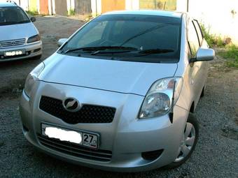 2005 Toyota Vitz Pictures