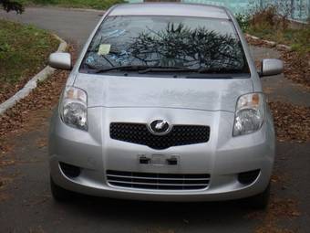 2005 Toyota Vitz Photos