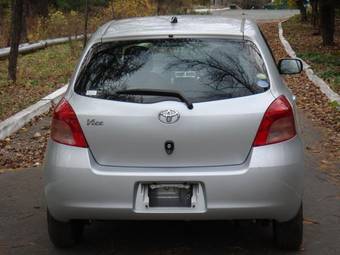 2005 Toyota Vitz Photos