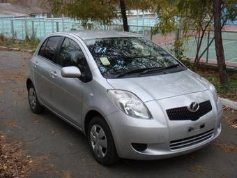 2005 Toyota Vitz Photos