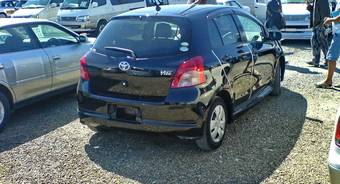 2005 Toyota Vitz Pics