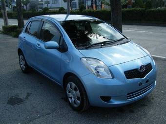 2005 Toyota Vitz Photos