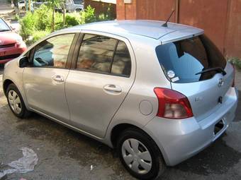 2005 Toyota Vitz Pictures