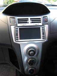 2005 Toyota Vitz Photos