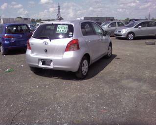 2005 Toyota Vitz Photos