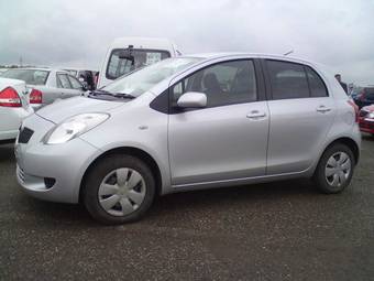 2005 Toyota Vitz Photos