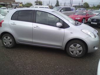 2005 Toyota Vitz Pictures