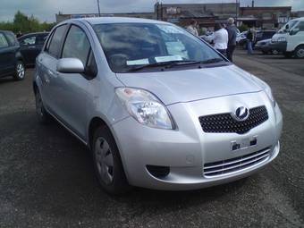 2005 Toyota Vitz Images