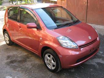 2005 Toyota Vitz Photos