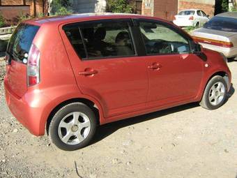 2005 Toyota Vitz Photos