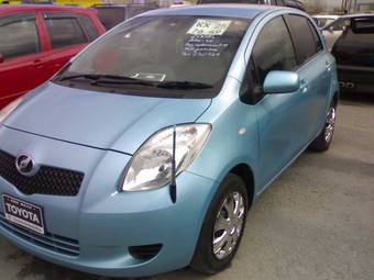 2005 Toyota Vitz Photos