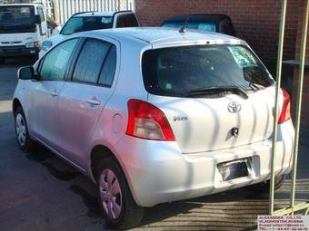 2005 Toyota Vitz Photos