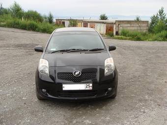 2005 Toyota Vitz Photos