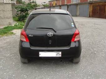 2005 Toyota Vitz Photos