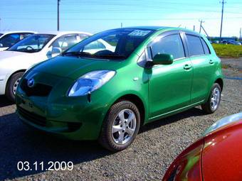 2005 Toyota Vitz Photos