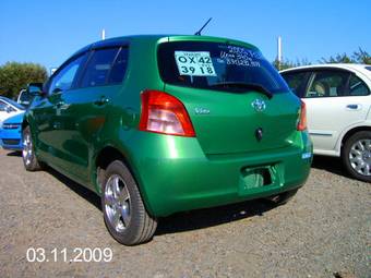 2005 Toyota Vitz Photos
