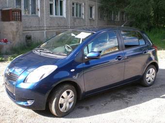 2005 Toyota Vitz Photos