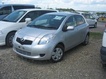 2005 Toyota Vitz Photos