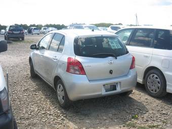 2005 Toyota Vitz Photos