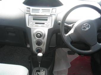 2005 Toyota Vitz Photos