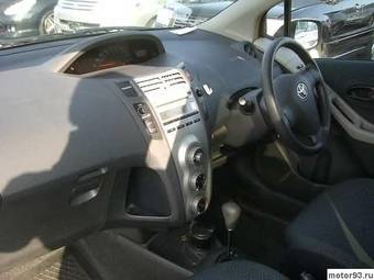 2005 Toyota Vitz Pics