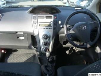 2005 Toyota Vitz Photos