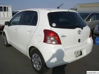 2005 Toyota Vitz Photos