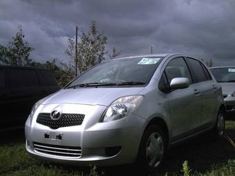 2005 Toyota Vitz Photos