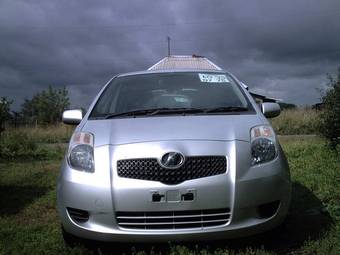 2005 Toyota Vitz Pictures