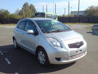 2005 Toyota Vitz Photos