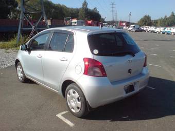 2005 Toyota Vitz Photos
