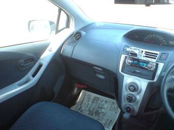 2005 Toyota Vitz Images