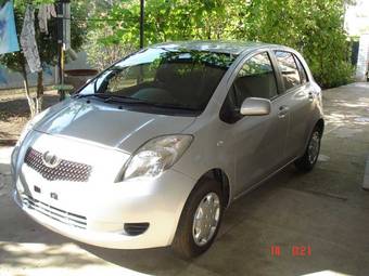 2005 Toyota Vitz Photos