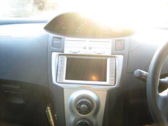 2005 Toyota Vitz Pictures