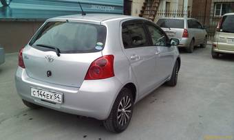 2005 Toyota Vitz Photos